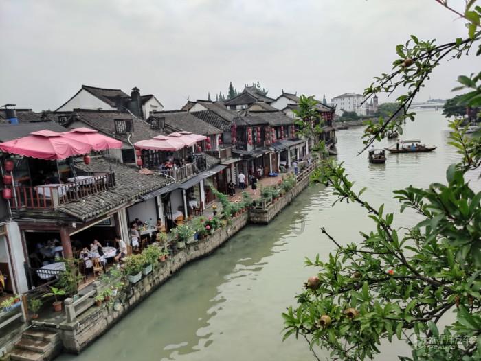 黑龙江用“最抗冻”的复兴号智能动车组迎接游客，提供多项便民服务